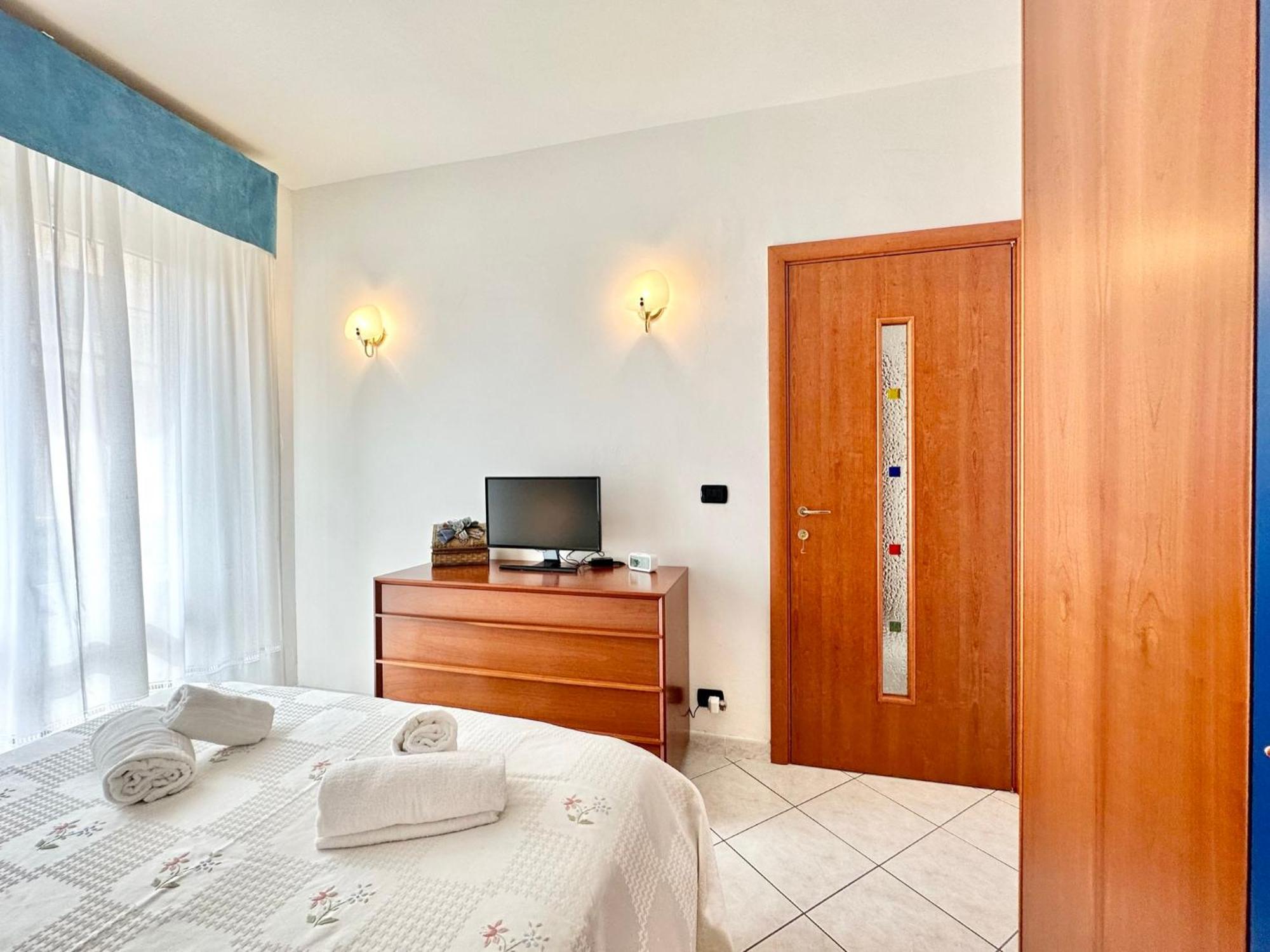 Hostdomus - Pietra Blu Apartment Pietra Ligure Exterior photo