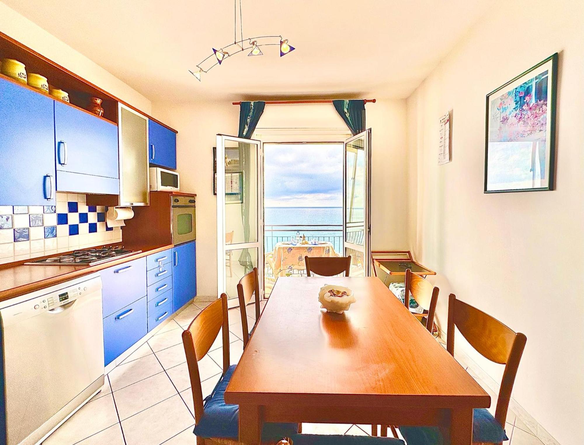 Hostdomus - Pietra Blu Apartment Pietra Ligure Exterior photo