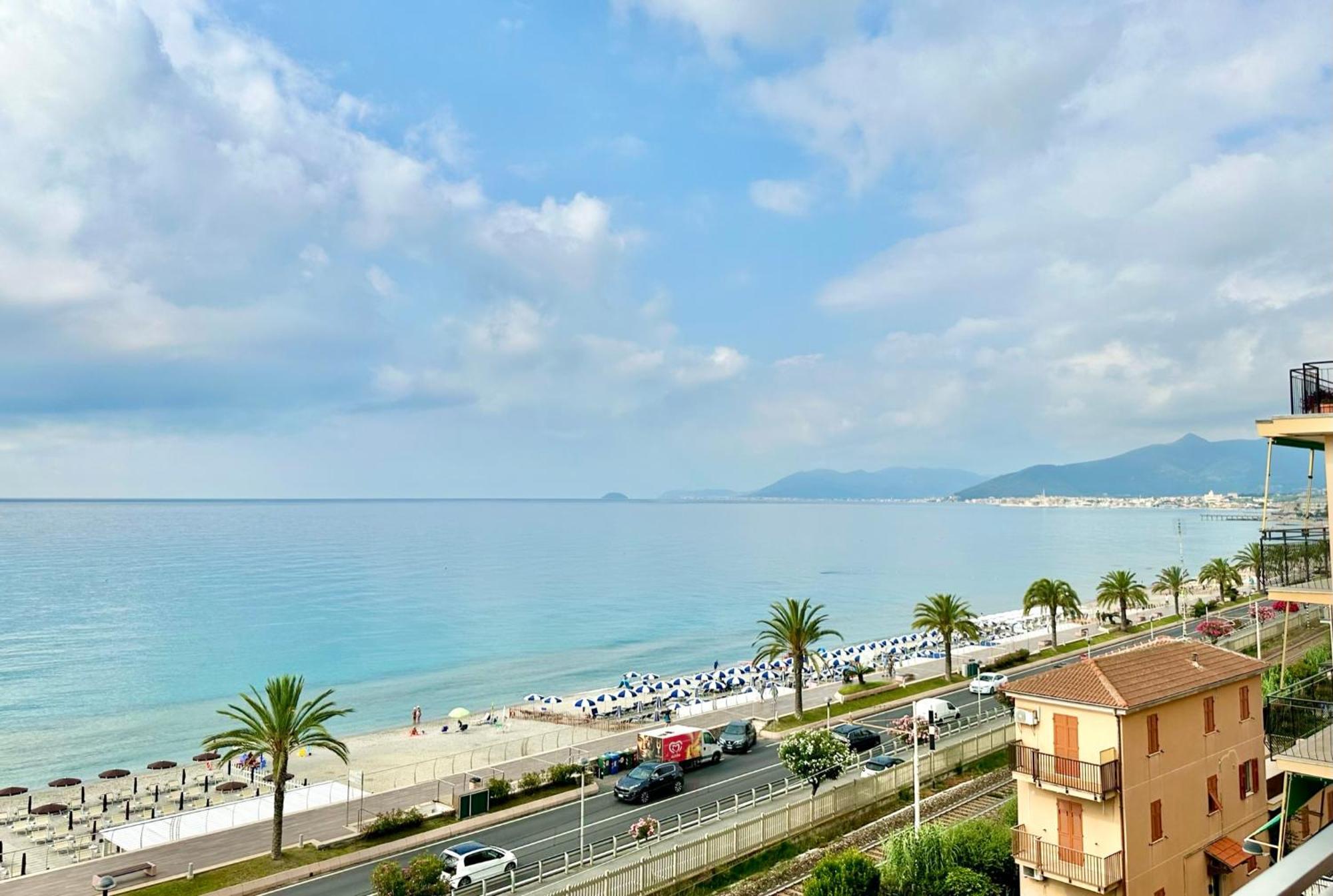 Hostdomus - Pietra Blu Apartment Pietra Ligure Exterior photo