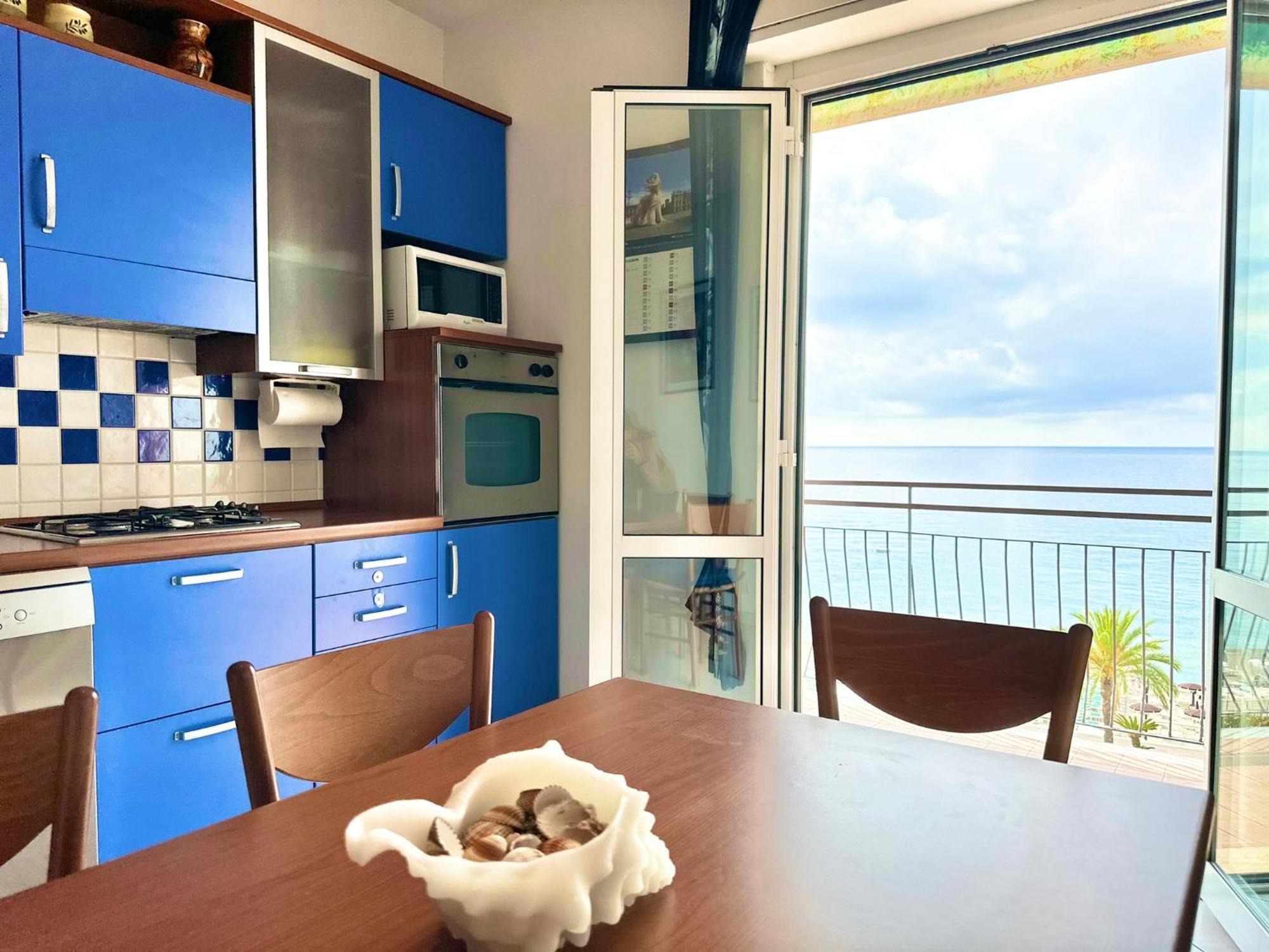 Hostdomus - Pietra Blu Apartment Pietra Ligure Exterior photo